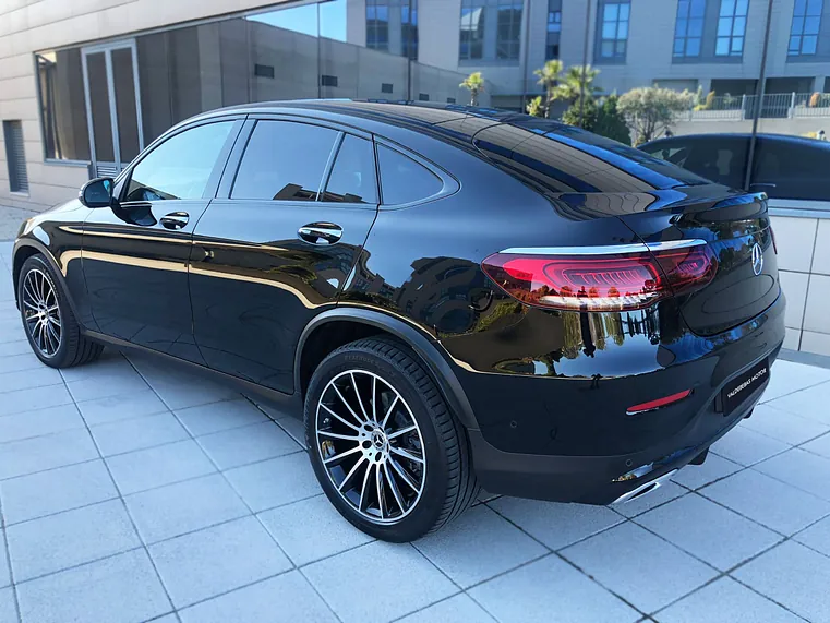 MERCEDES-BENZ CLASE GLC COUPÉ 300D AMG LINE NEGRO OK